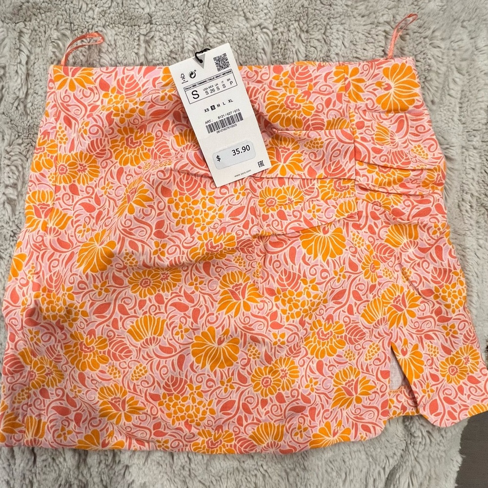 NWT Zara size small floral skirt